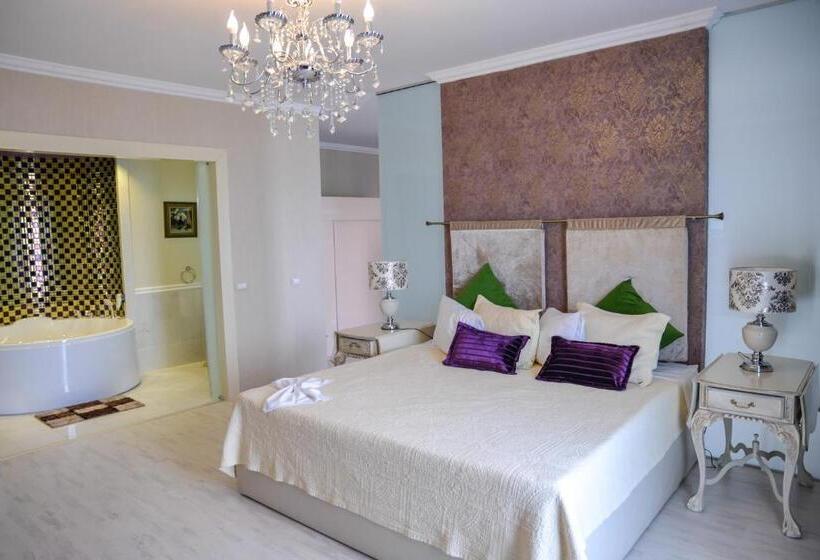 سوئیت رویال, Phoenicia Luxury