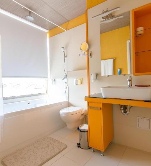 Standard Room with Balcony Side Sea View, Phoenicia Luxury