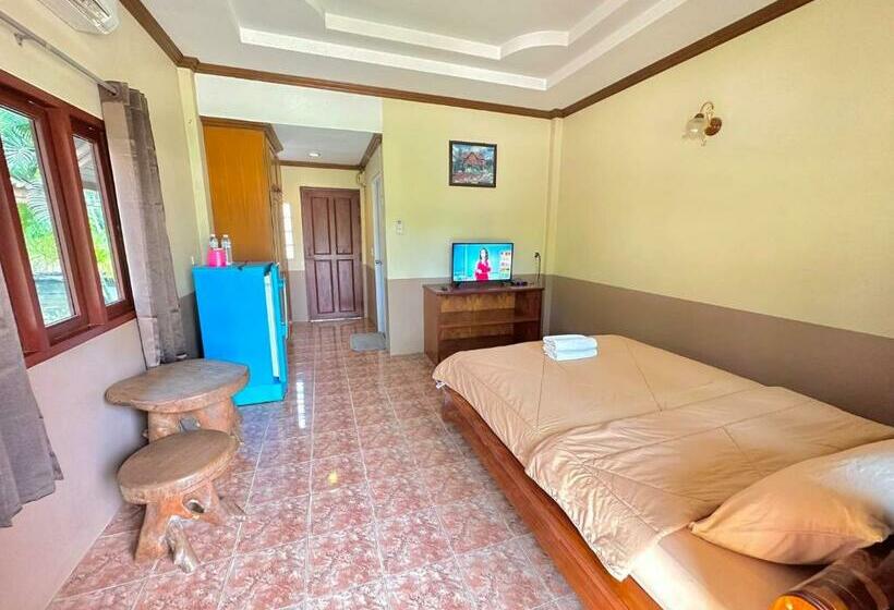 Номер Стандарт с Балконом, โรงแรมแสงทองรีสอร์ท