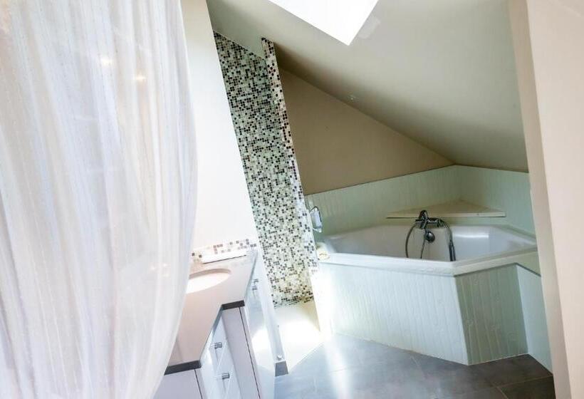 Полулюкс, La Ferme De L Oudon & Spa