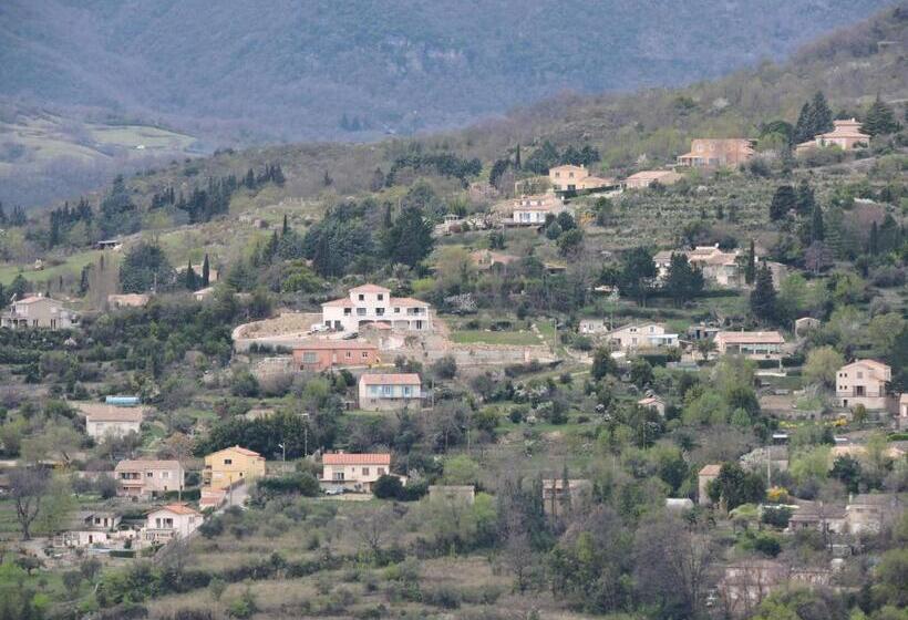 Семейный Номер Вид на Сад, Auberge Du Mazet