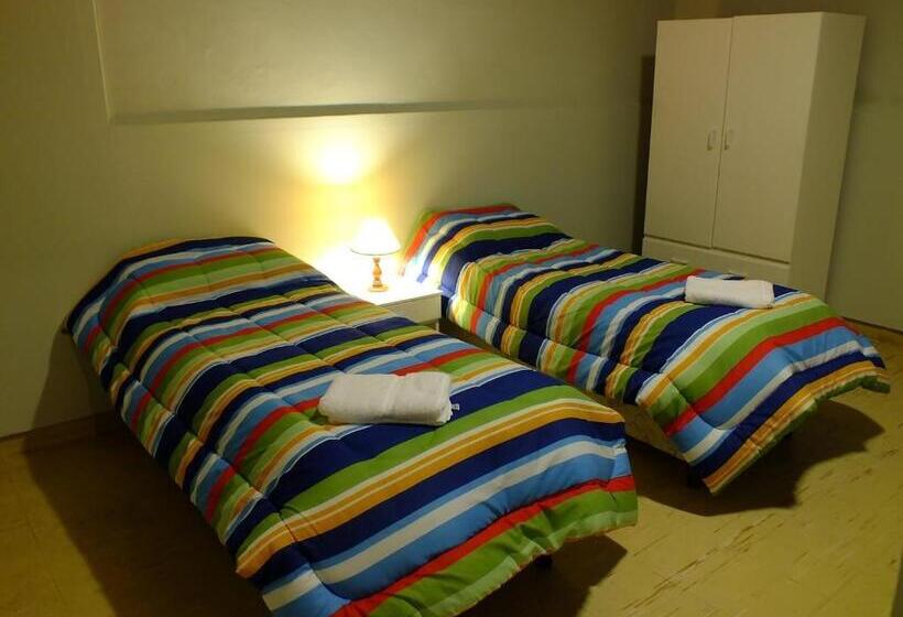 اتاق پنج‌تخته استاندارد, Hostal Amalaya