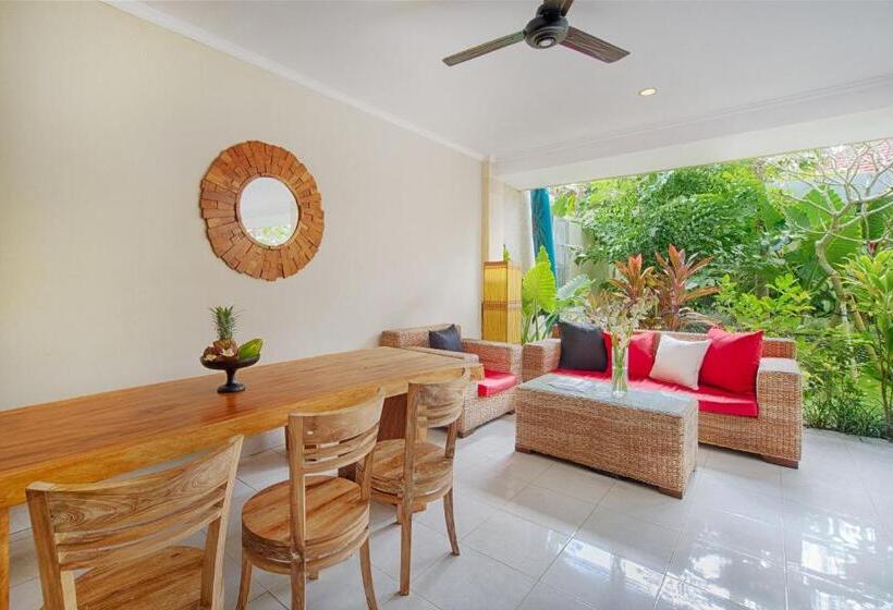 Номер Deluxe Вид на Бассейн, Puri Canggu Villas & Rooms