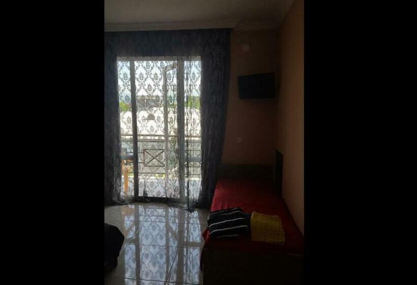 اتاق استاندارد سه تخته با بالکن, Near The Sea