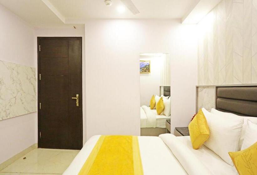 اتاق سوپریور با تخت بزرگ, Frankstay By Hotel Mayfair Newly Built   New Delhi