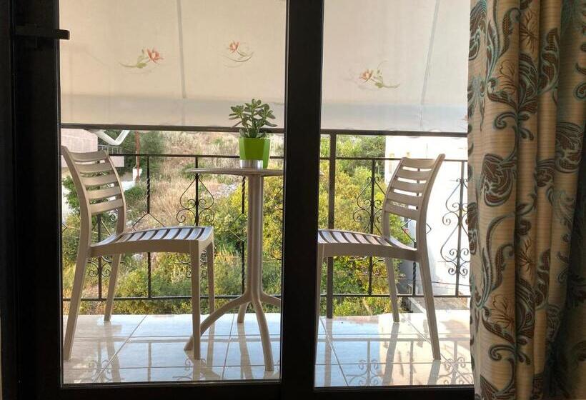 اتاق لوکس سه تخته, Augusto Rooms