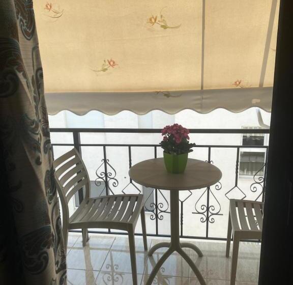 اتاق استاندارد سه تخته با بالکن, Augusto Rooms