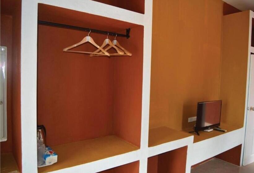 Номер Deluxe с Балконом, World Cat Beach & Resort เวิลด์แคท บีช แอนด์ รีสอร์ท