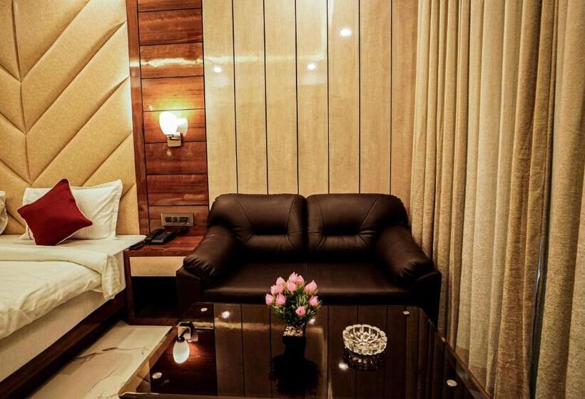 Номер Deluxe Кровать Кинг, Gogol Beach Resort !! Luxury Room With Mesmerizing Sunset Views & Free Parking !!