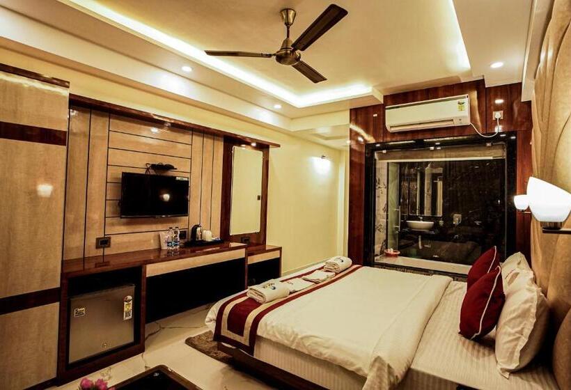 Номер Deluxe Кровать Кинг, Gogol Beach Resort !! Luxury Room With Mesmerizing Sunset Views & Free Parking !!