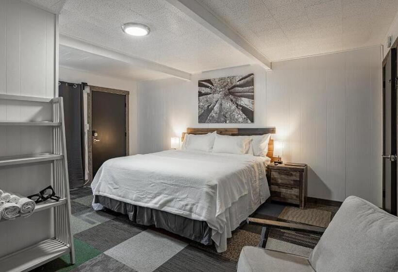 Студия Deluxe, Copperhead Lodge