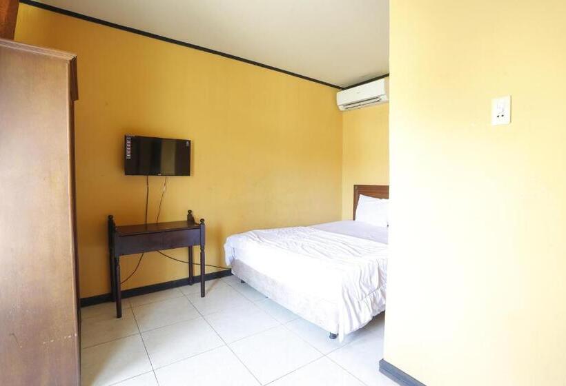 Номер Стандарт, Oyo 93119 Guest House Leo Patra