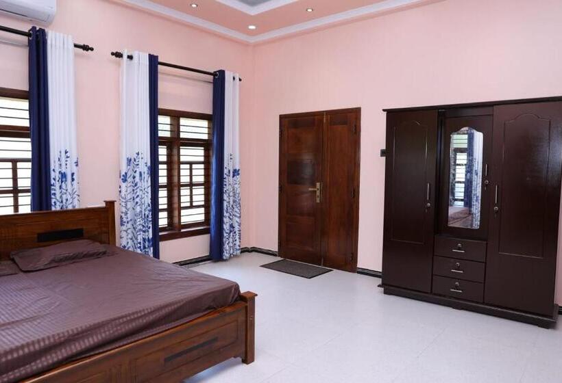 اتاق استاندارد با وان آب گرم, Hajiz Palace