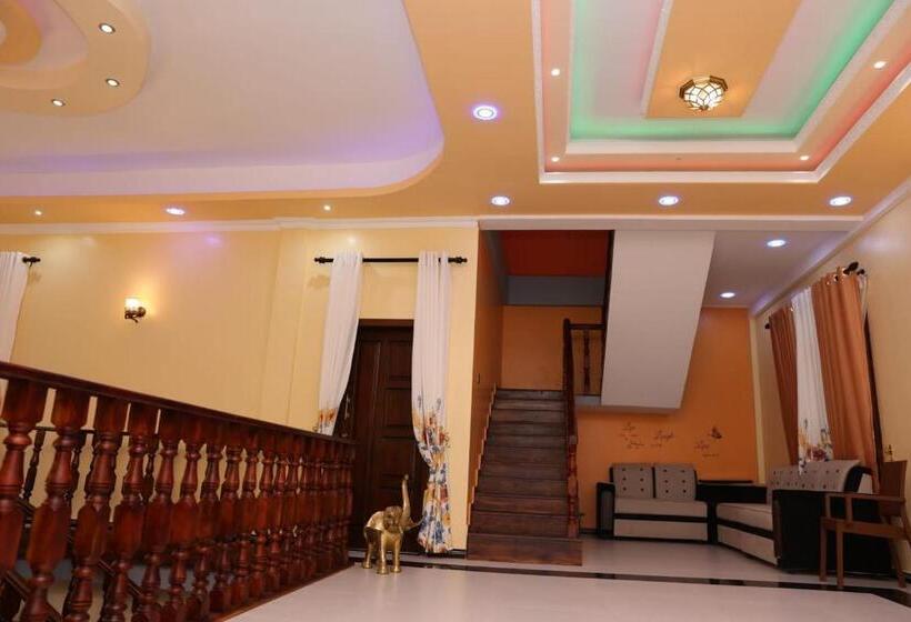 اتاق استاندارد با وان آب گرم, Hajiz Palace