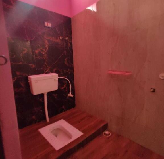 Трехместный Номер Классика, Oyo Radha Mohan Inn