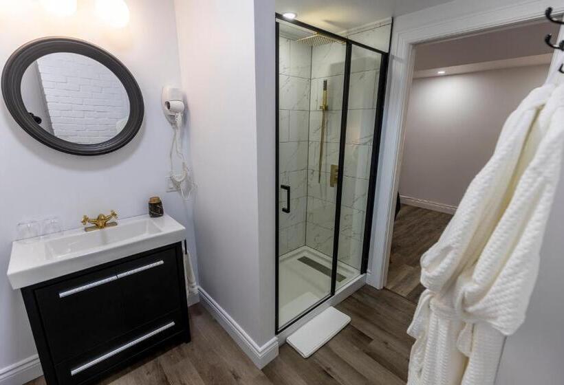 Четырехместный Номер Superior, Auberge Nouvelle France
