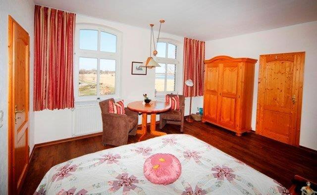 Standard studio with lake view, /pension Bradhering