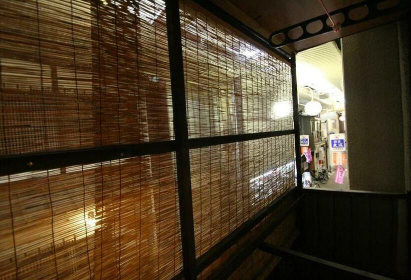 浴室共有のエコノミールーム, Haruya Higashiyama