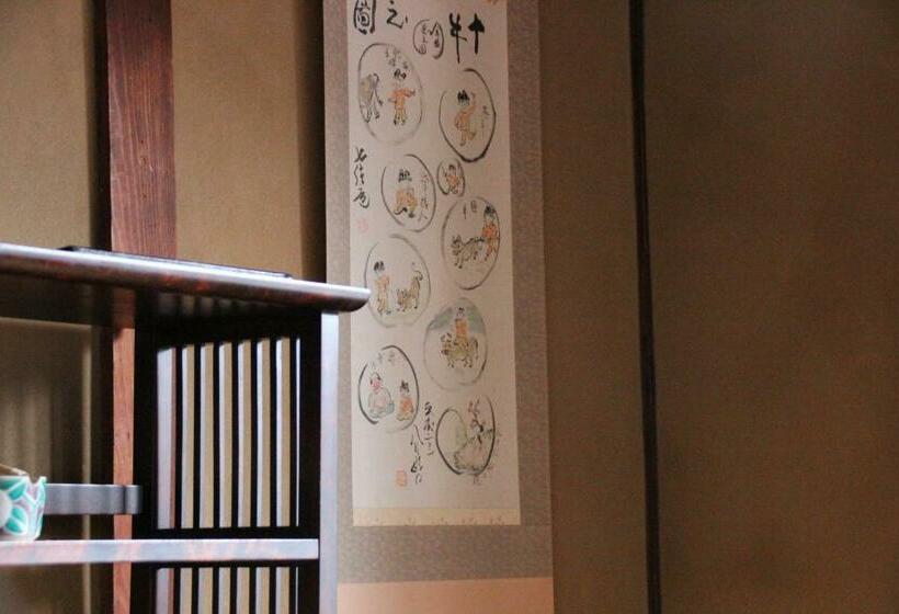 バスルーム共有のトリプルスタンダード, Haruya Higashiyama