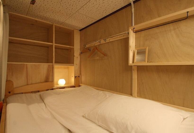 ルームシェアのワンベッド, Haruya Higashiyama