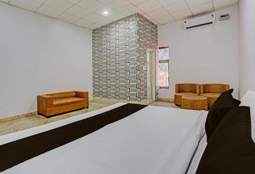 Трехместный Номер Классика, Oyo Murliwala Wedding Palace And Resort