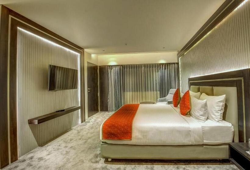 带城市景观的套间, Regenta Central Javaji Mysore