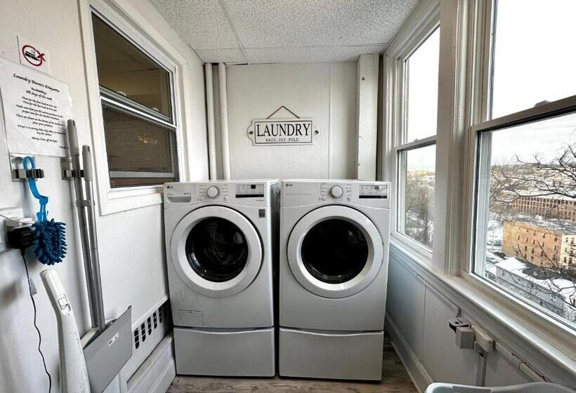 エコノミールーム, 4 A Diamond In Yonkers