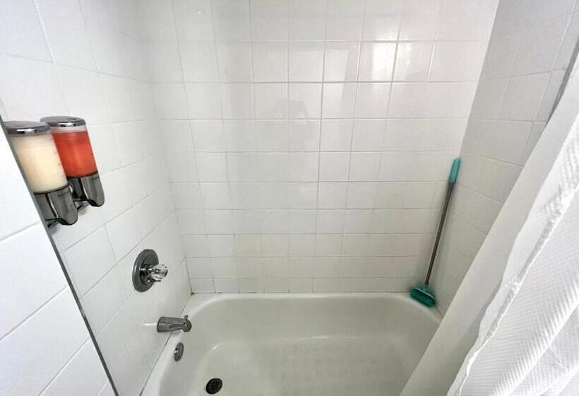 エコノミールーム, 4 A Diamond In Yonkers