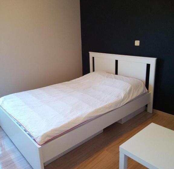 Номер Стандарт Совместная Ванная, Charming Room With Furnishings & Free Parking