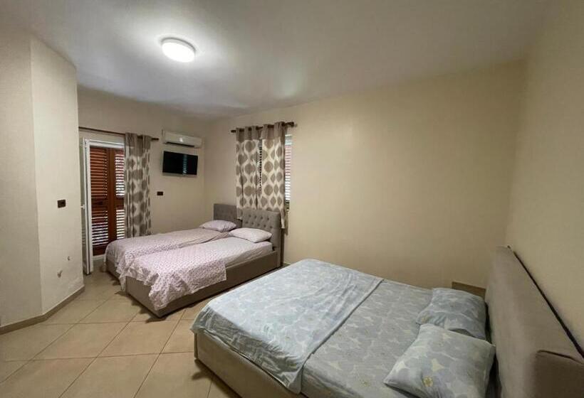 Economy Quadruple Room, Freedom