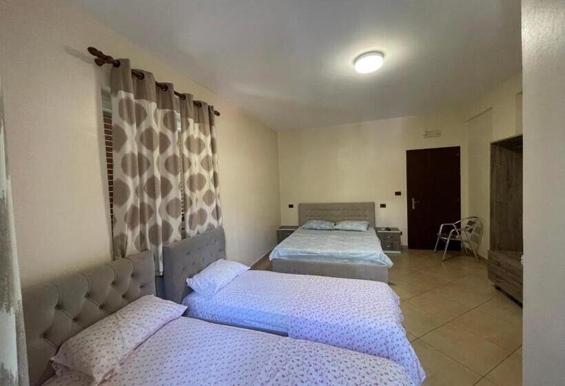 Economy Quadruple Room, Freedom