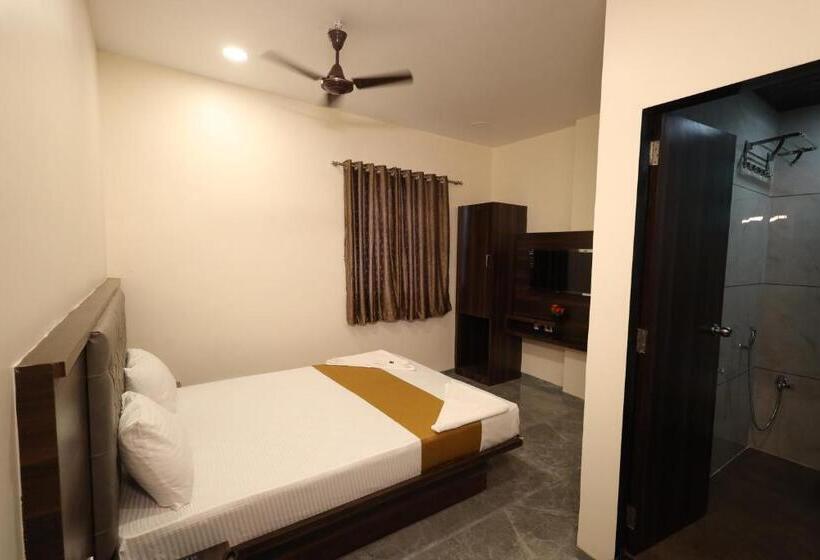 Номер Deluxe, R K Residency Mahape