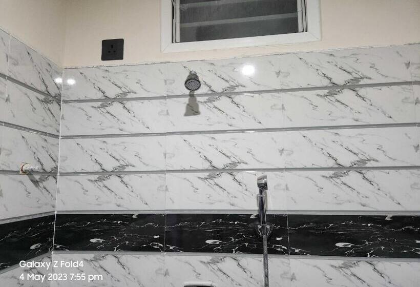 اتاق کلاسیک سه تخته, Oyo Hotel Brahmaputra