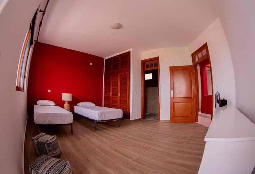 اتاق لوکس با بالکن و چشم‌انداز دریا, Villa Palmarina