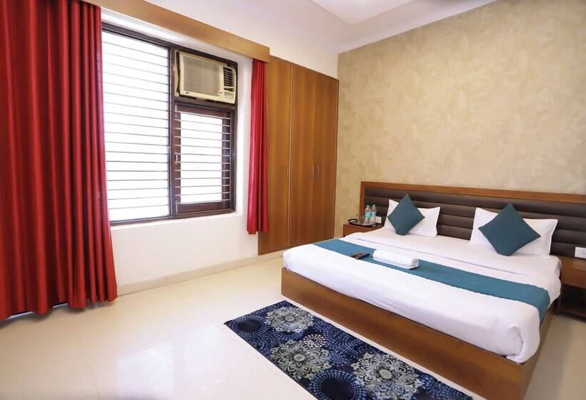 Номер Deluxe, Admire Inn Noida Sector 50