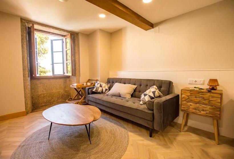 高级三人间, Hostal Nomade Santiago