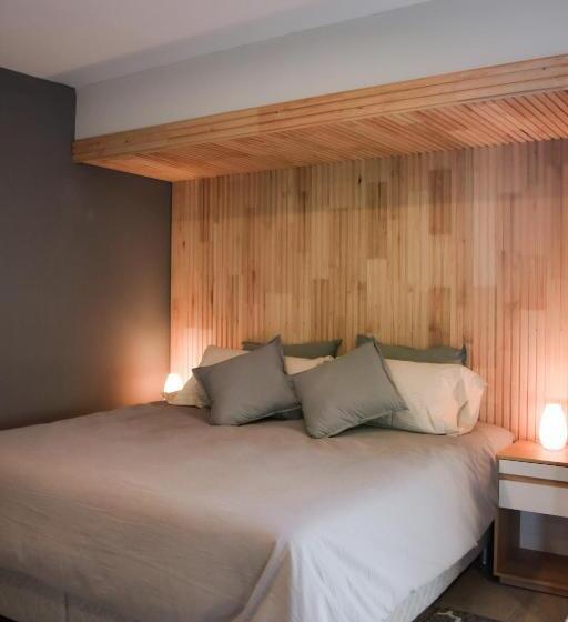 اتاق استاندارد سه نفره, La Isabel