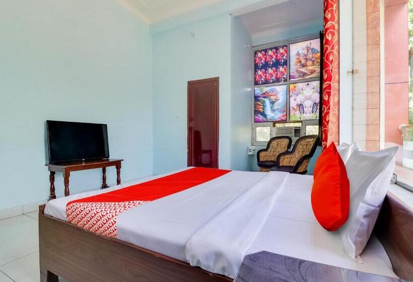 Трехместный Номер Классика, Oyo Flagship Hotel Kalindi Farms