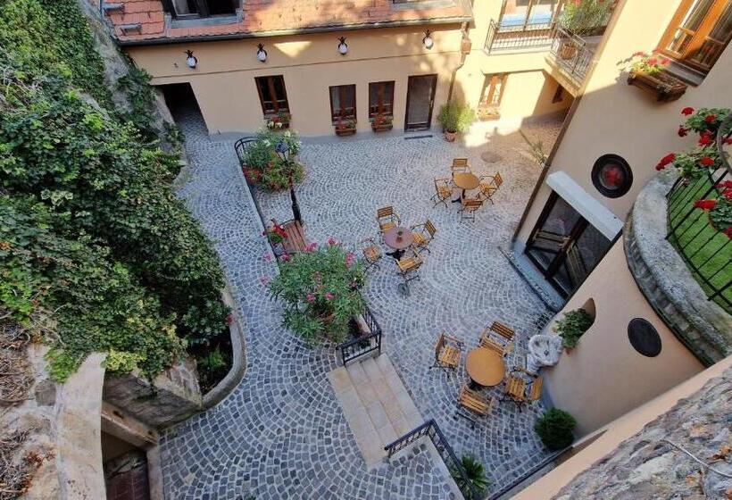 Апартаменты 1 Спальня, Red Lion Pub & Apartments Szentendre