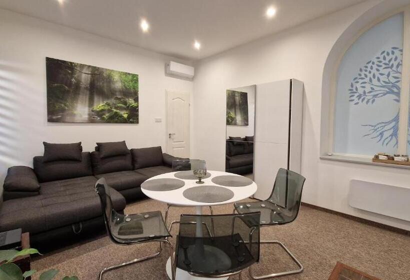 Апартаменты 1 Спальня, Red Lion Pub & Apartments Szentendre