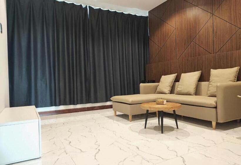 Suite, Jenny Airport Lounge