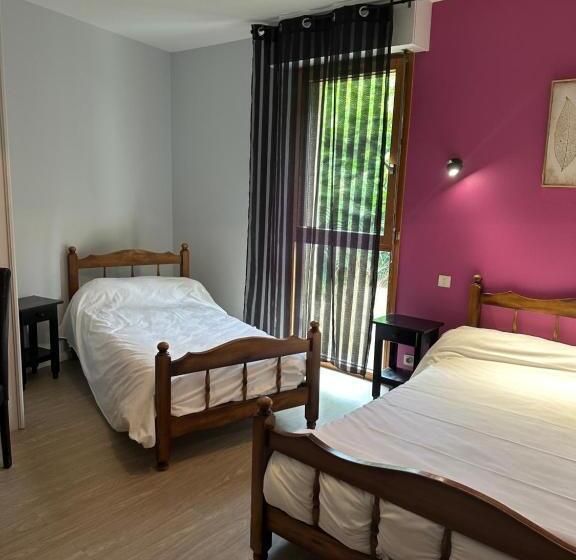 Номер Стандарт Трехместный, Hôtel Foulquier