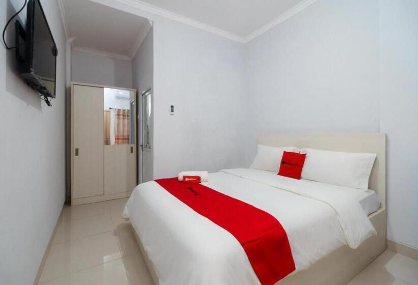 Номер Deluxe, Reddoorz Syariah Near Kantor Pajak Telanaipura Jambi