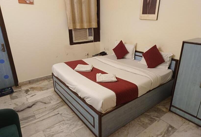 Номер Deluxe, V Inn Sindhi Camp