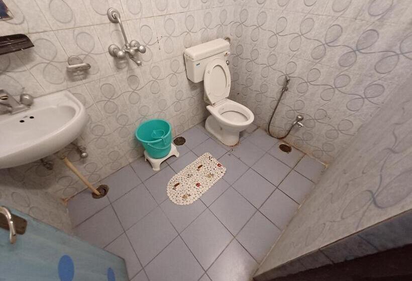 Номер Deluxe, V Inn Sindhi Camp