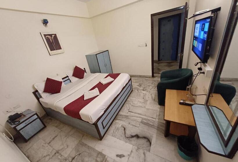 Номер Deluxe, V Inn Sindhi Camp