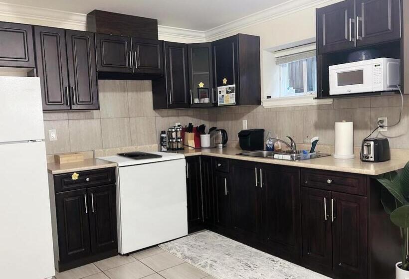 جناح غرفتين نوم, Private Entry 2 Bedrooms Entire Suite Free Parking Near Skytrain Metrotown