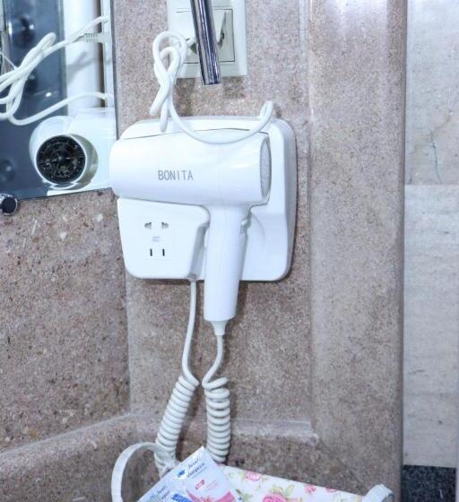 اتاق لوکس با بالکن, Grand Hotel Kapan, Armenia