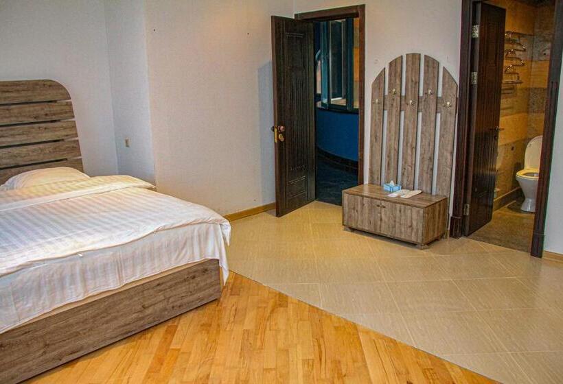 اتاق پریمیوم چهارنفره, Grand Hotel Kapan, Armenia