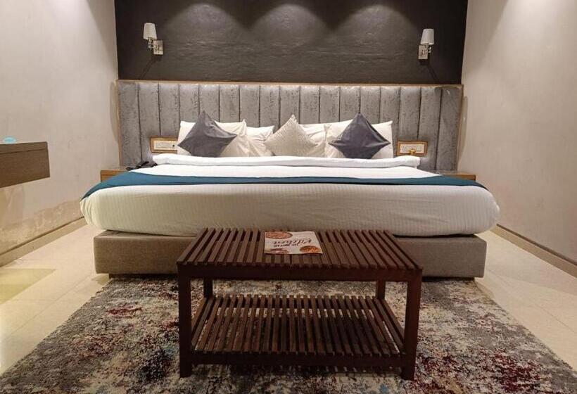 Suite, Mayfair Tower
